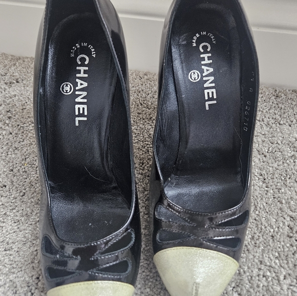 Pre loved authentic Chanel pumps - Picture 5 of 15